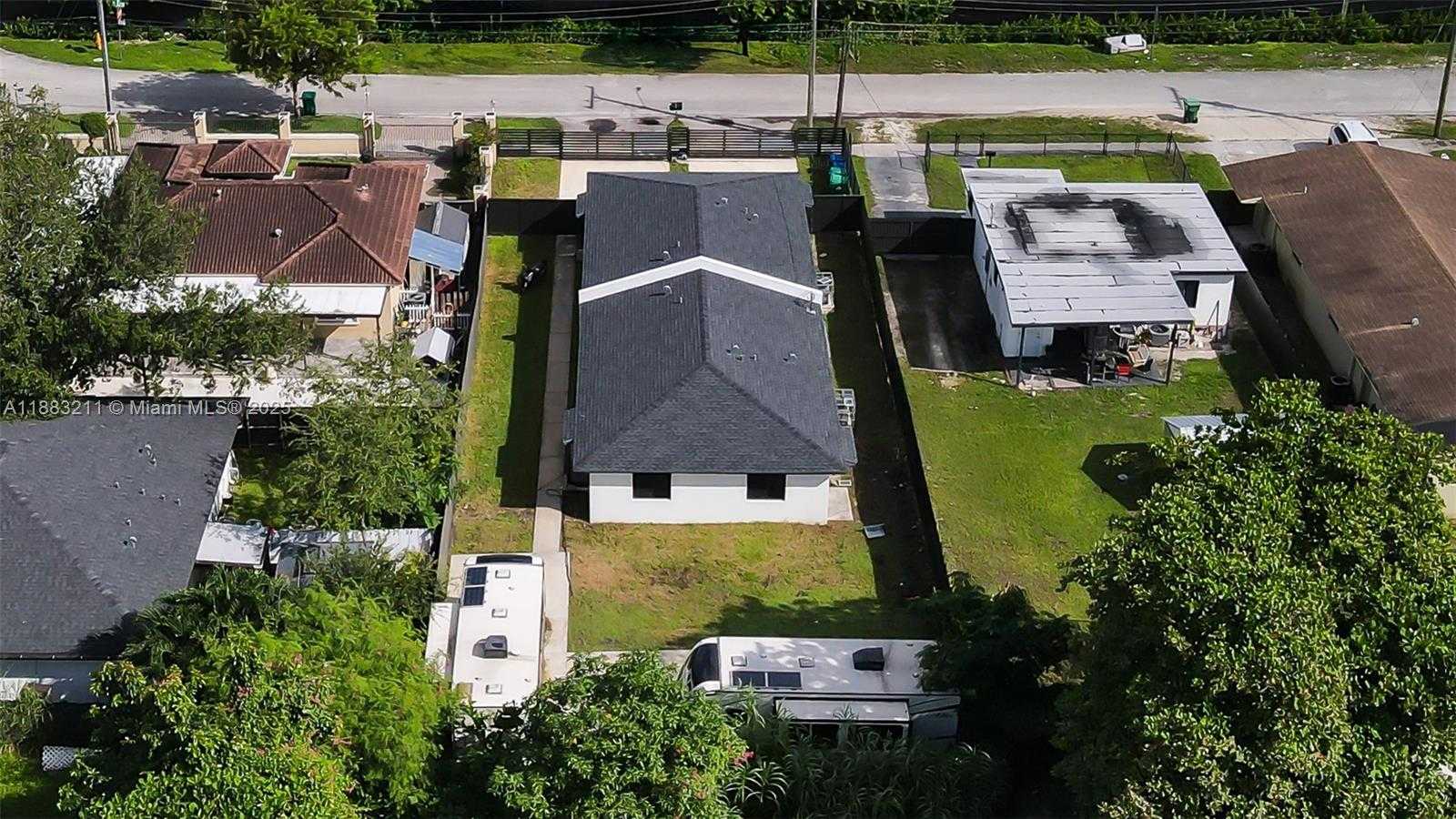 Small Image of 2490 NORTH WEST 44TH ST #2, Miami Number 7