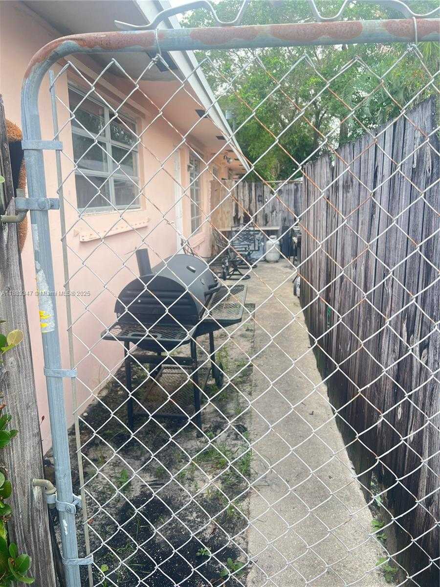 Small Image of 4108 SOUTH WEST 22ND ST #2, Fort Lauderdale Number 7