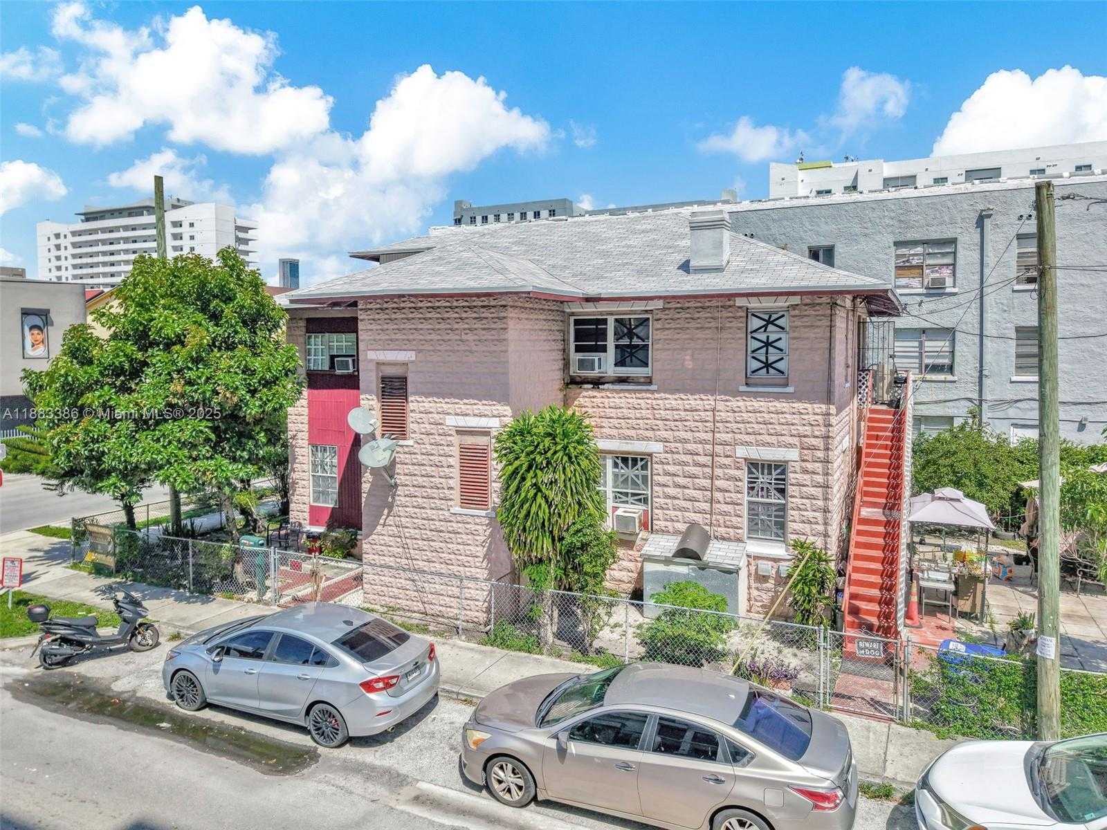Small Image of 676 SOUTH WEST 1ST ST, Miami Number 7