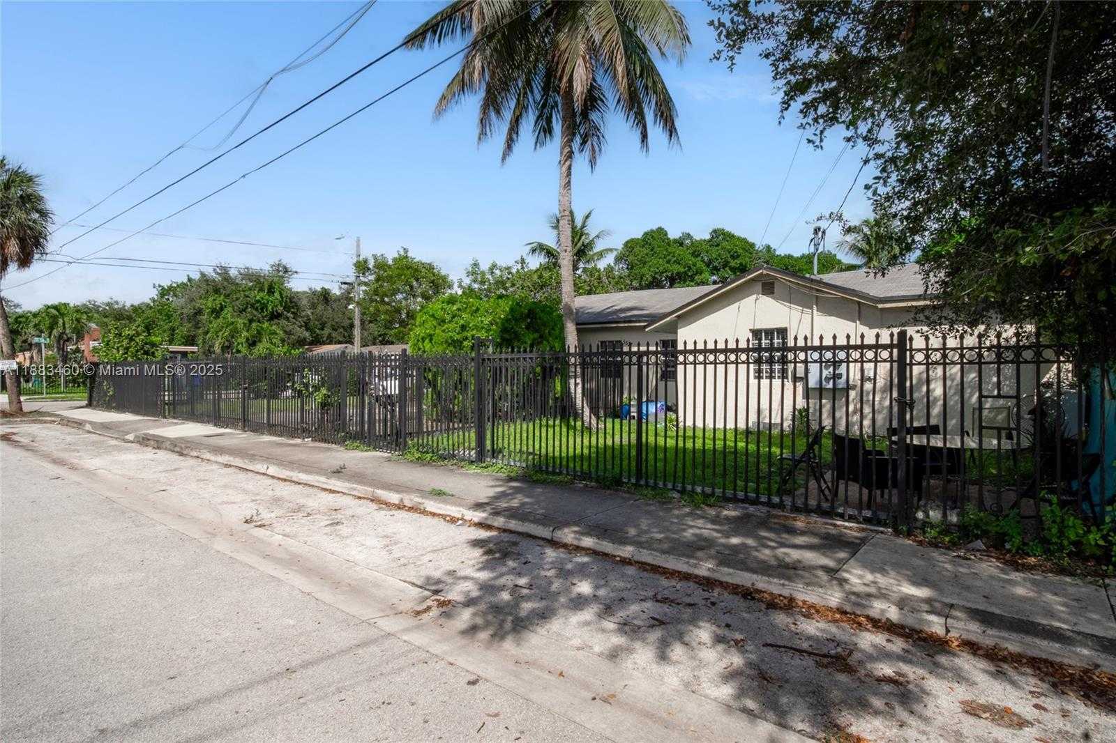 Small Image of 5537 NORTH WEST 5TH AVE, Miami Number 12