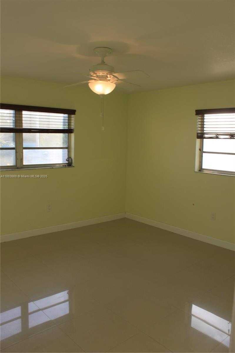 Small Image of 971 EAST 18TH ST, Hialeah Number 14