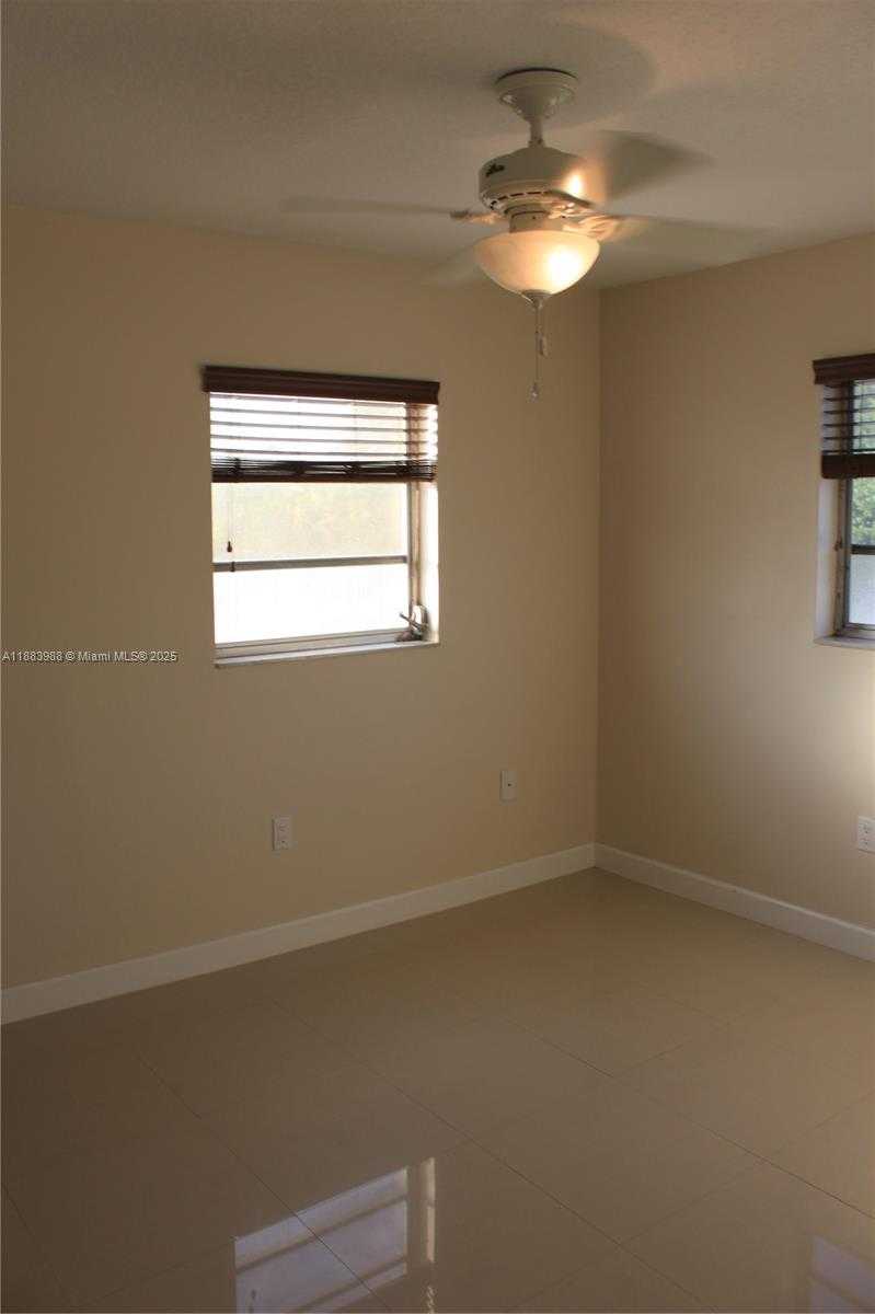 Small Image of 971 EAST 18TH ST, Hialeah Number 15