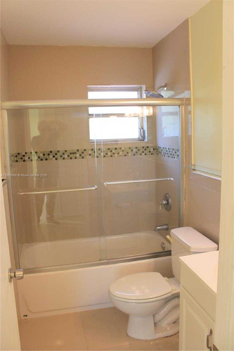 Small Image of 971 EAST 18TH ST, Hialeah Number 16