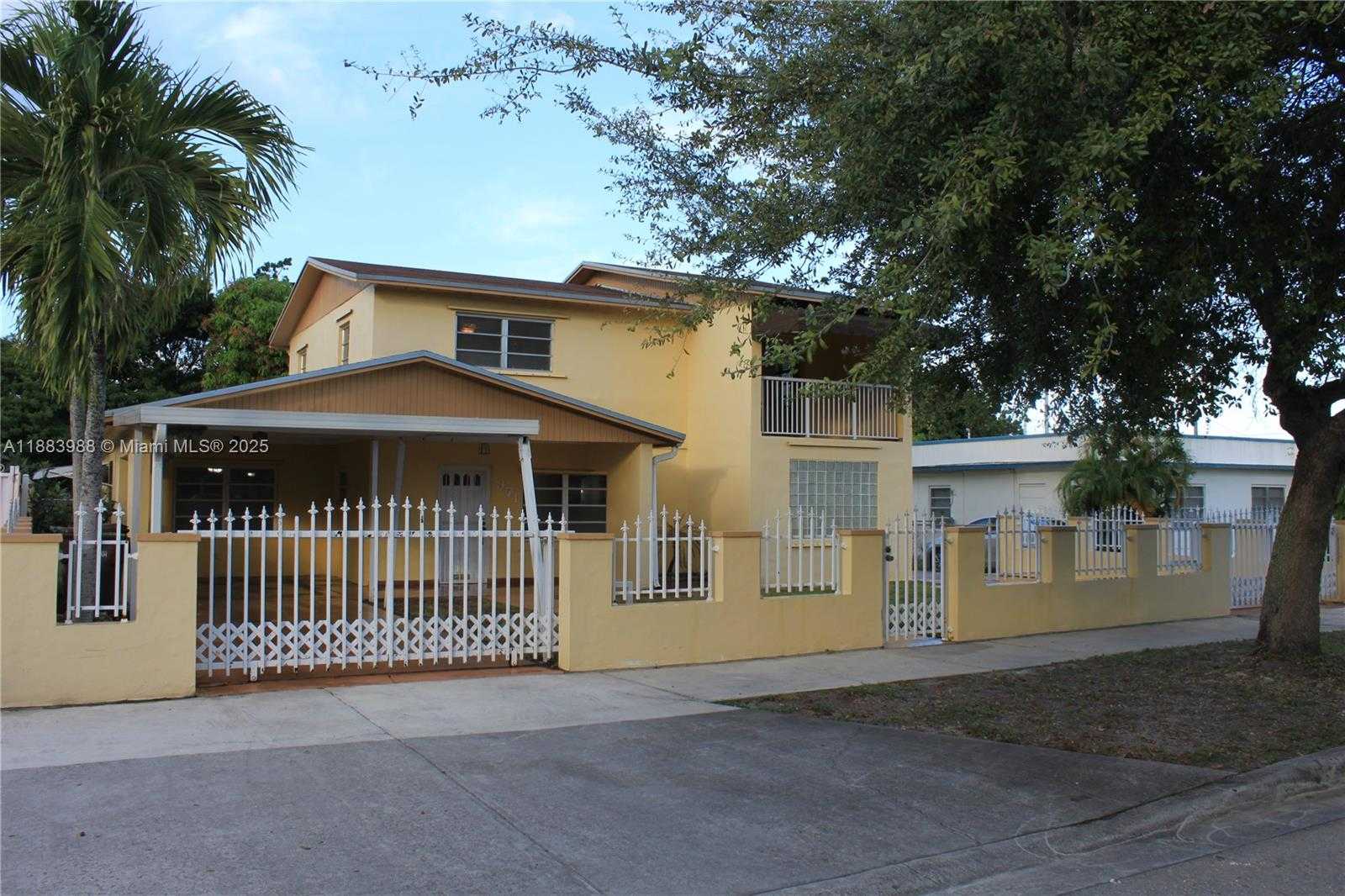 Small Image of 971 EAST 18TH ST, Hialeah Number 2