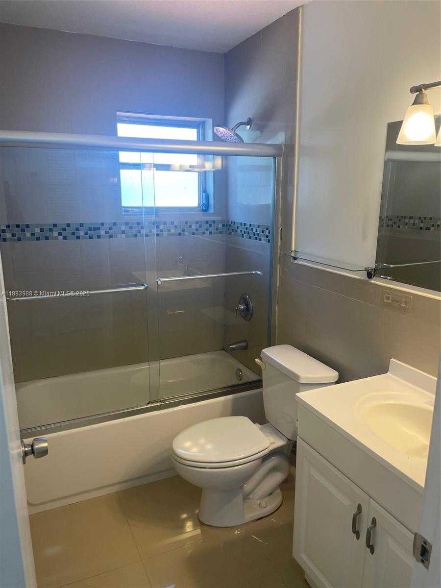 Small Image of 971 EAST 18TH ST, Hialeah Number 25