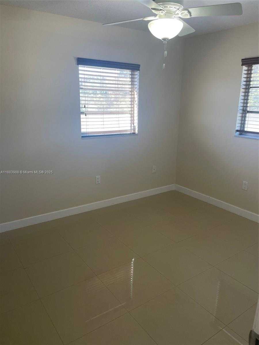 Small Image of 971 EAST 18TH ST, Hialeah Number 26