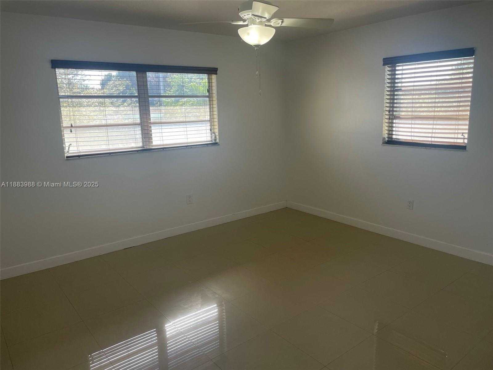Small Image of 971 EAST 18TH ST, Hialeah Number 27