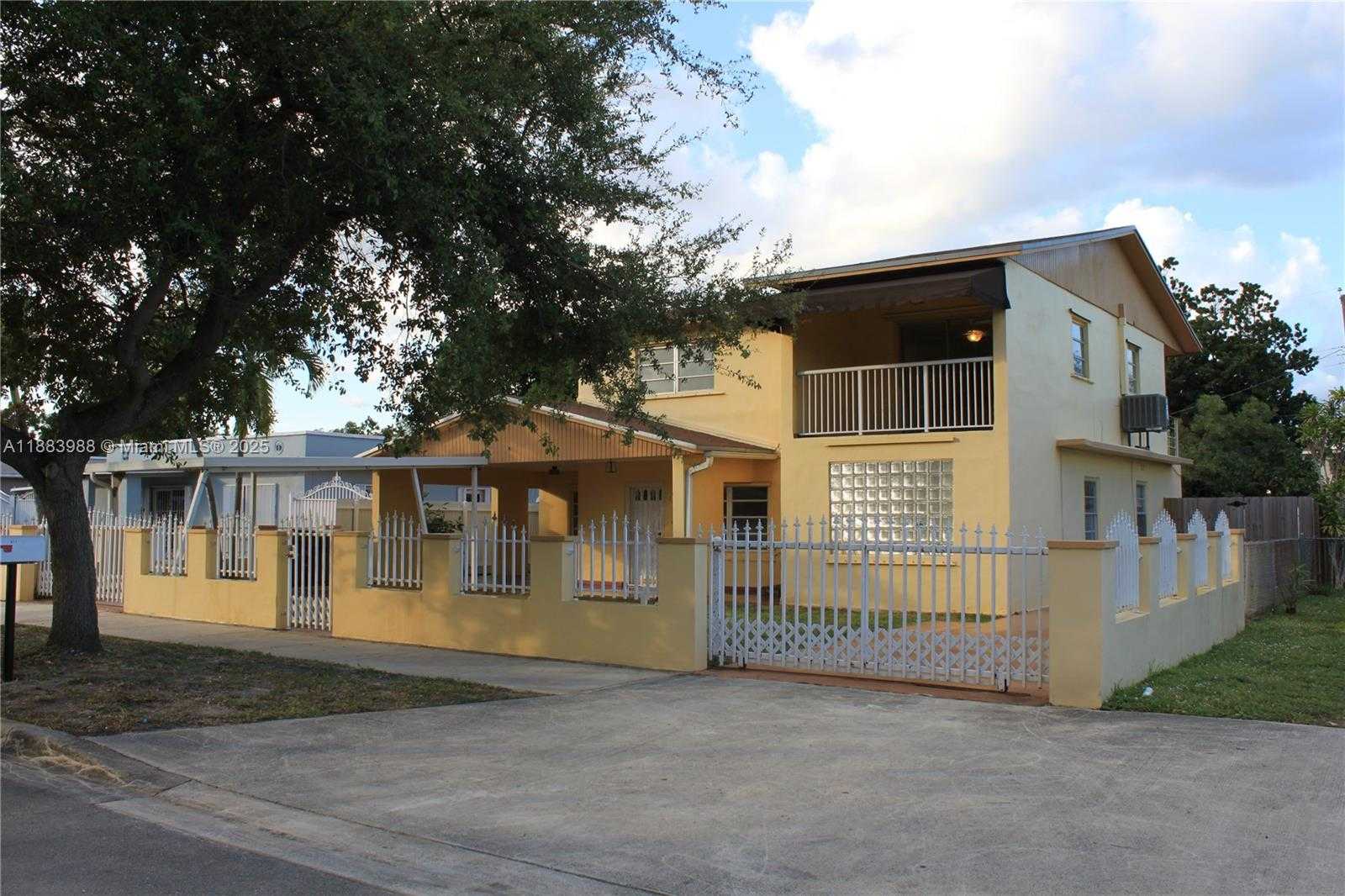 Small Image of 971 EAST 18TH ST, Hialeah Number 28
