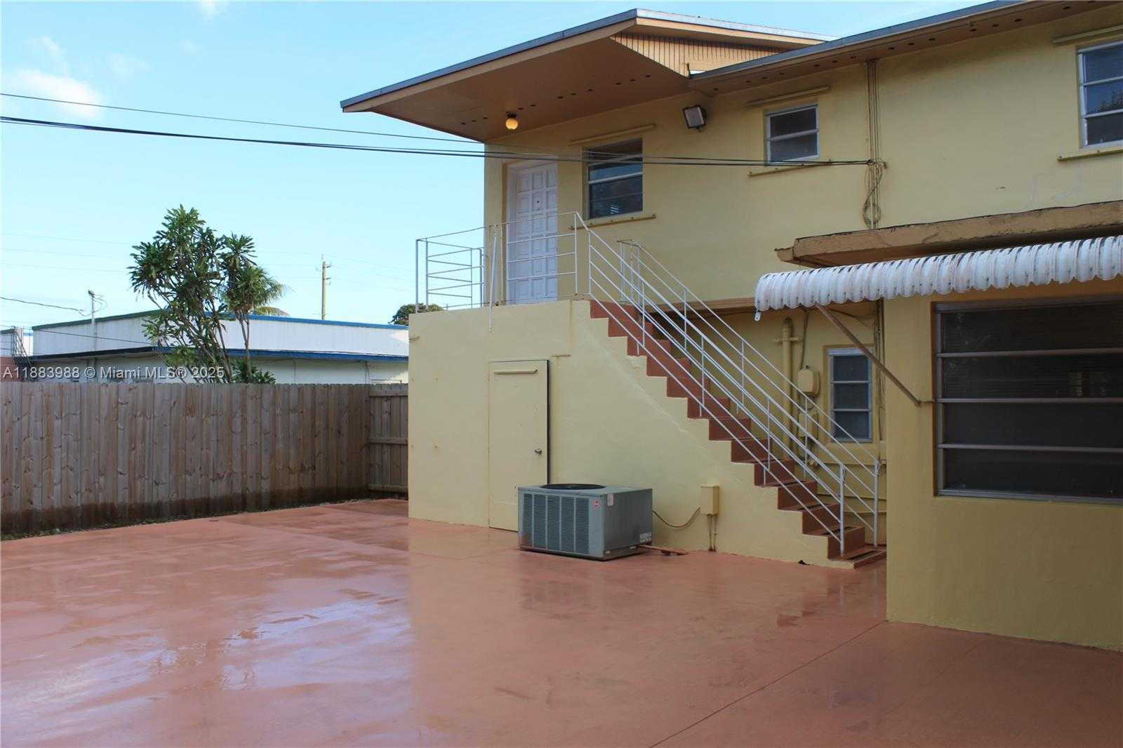 Small Image of 971 EAST 18TH ST, Hialeah Number 29