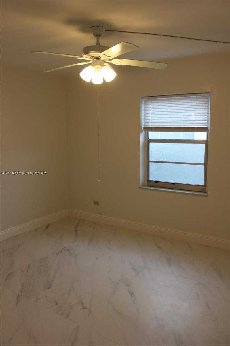 Small Image of 971 EAST 18TH ST, Hialeah Number 33