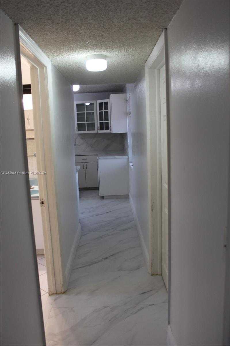 Small Image of 971 EAST 18TH ST, Hialeah Number 39