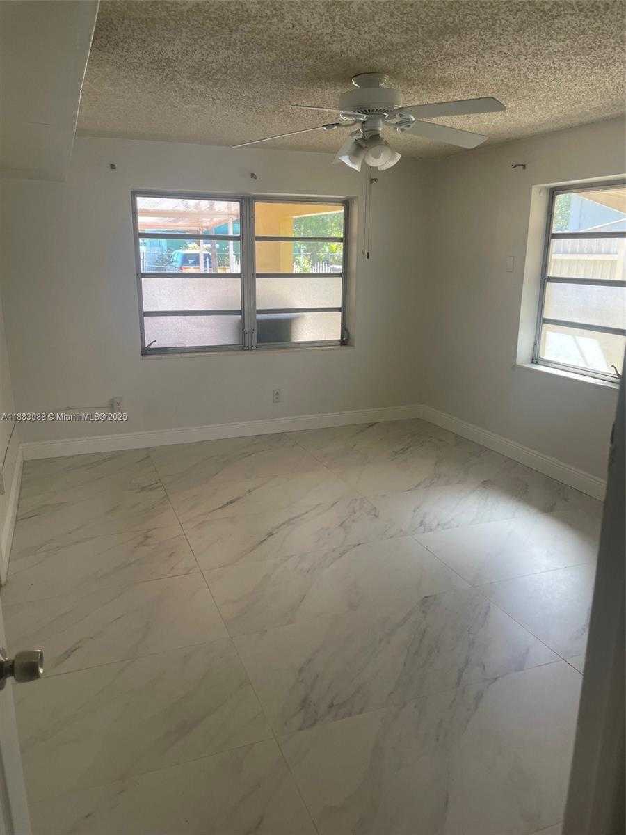 Small Image of 971 EAST 18TH ST, Hialeah Number 51