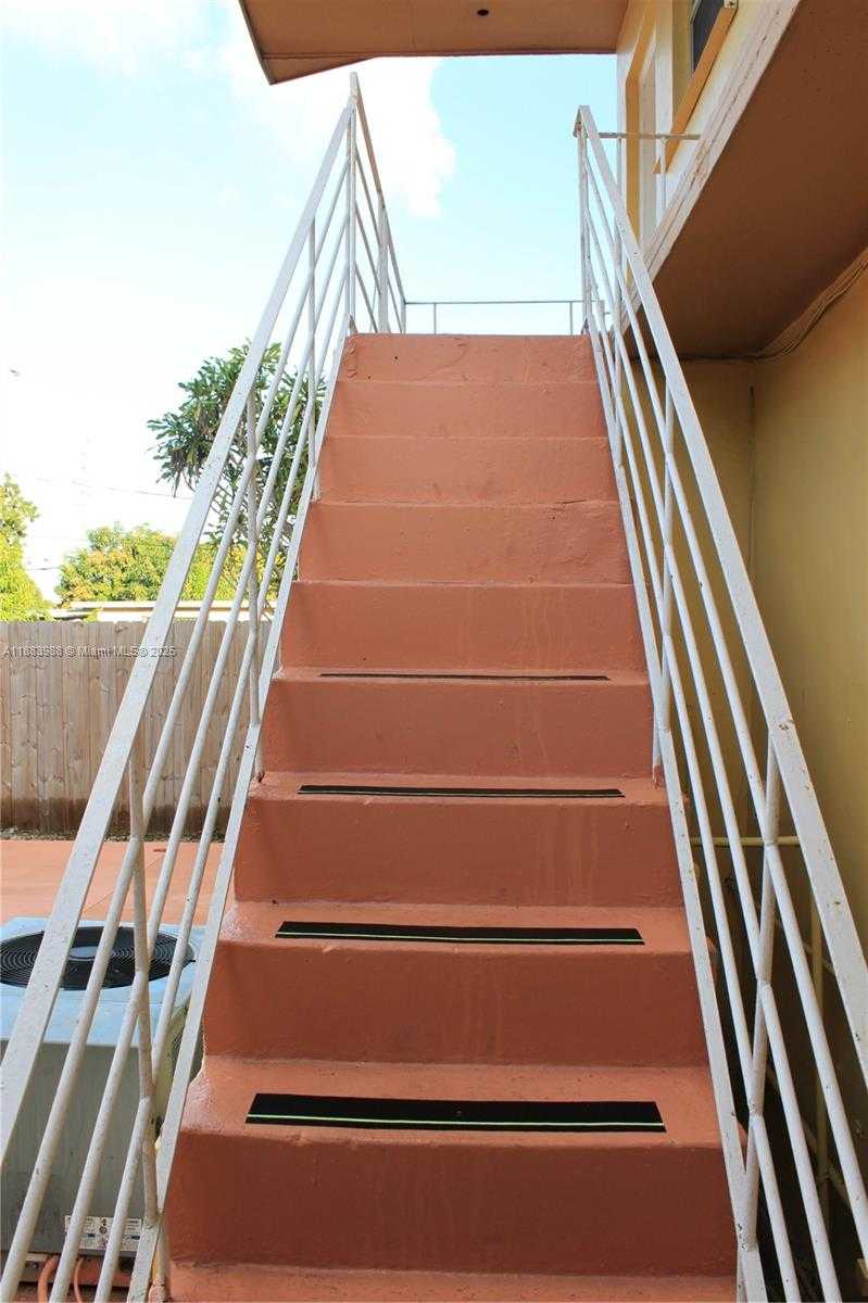 Small Image of 971 EAST 18TH ST, Hialeah Number 6