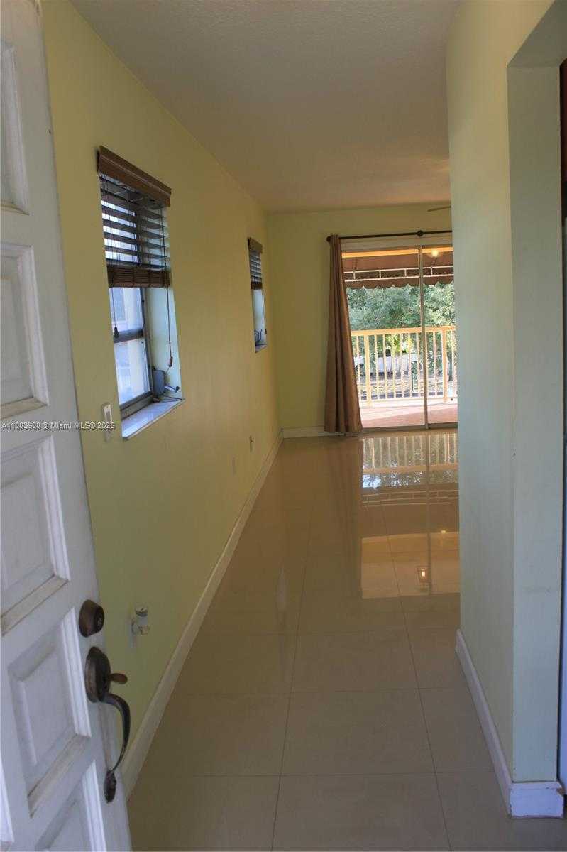 Small Image of 971 EAST 18TH ST, Hialeah Number 7