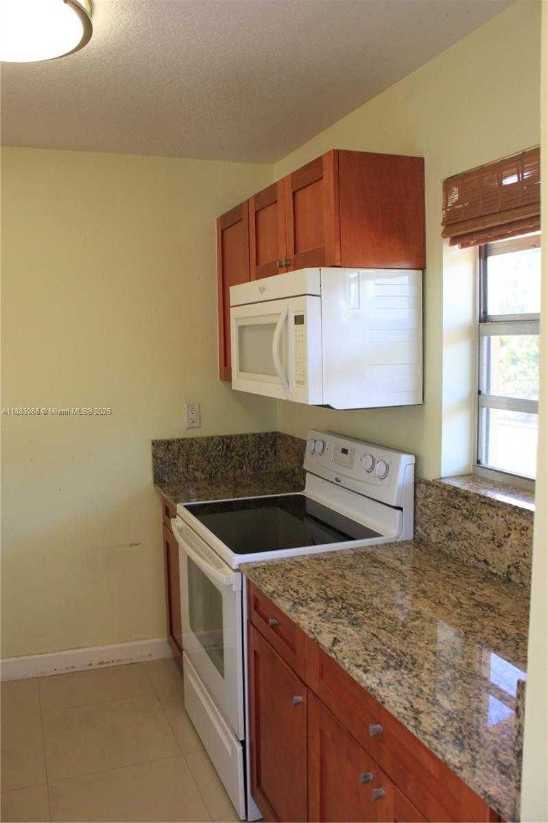 Small Image of 971 EAST 18TH ST, Hialeah Number 8