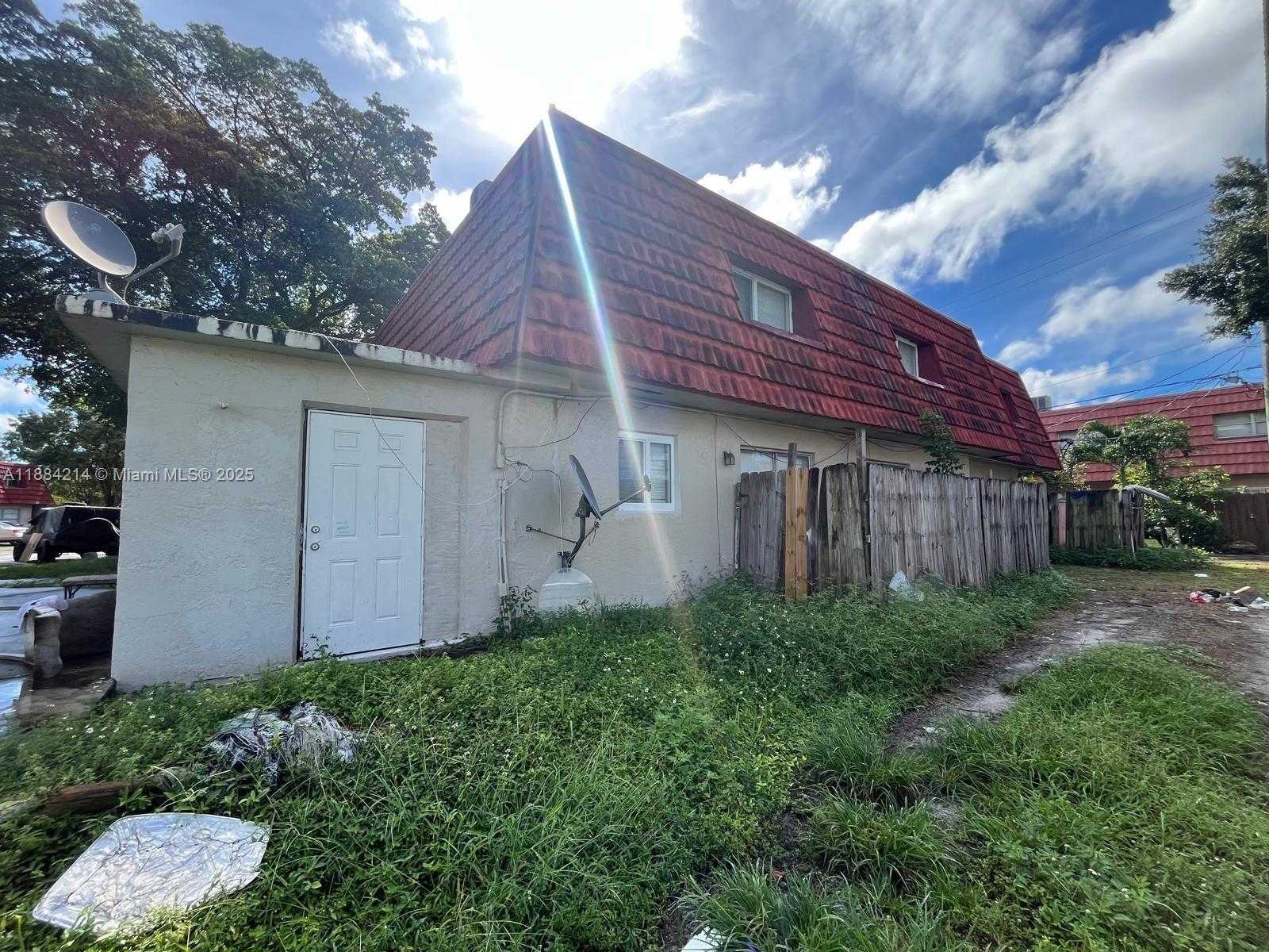 Small Image of 2011 NORTH WEST 59TH AVE, Lauderhill Number 2
