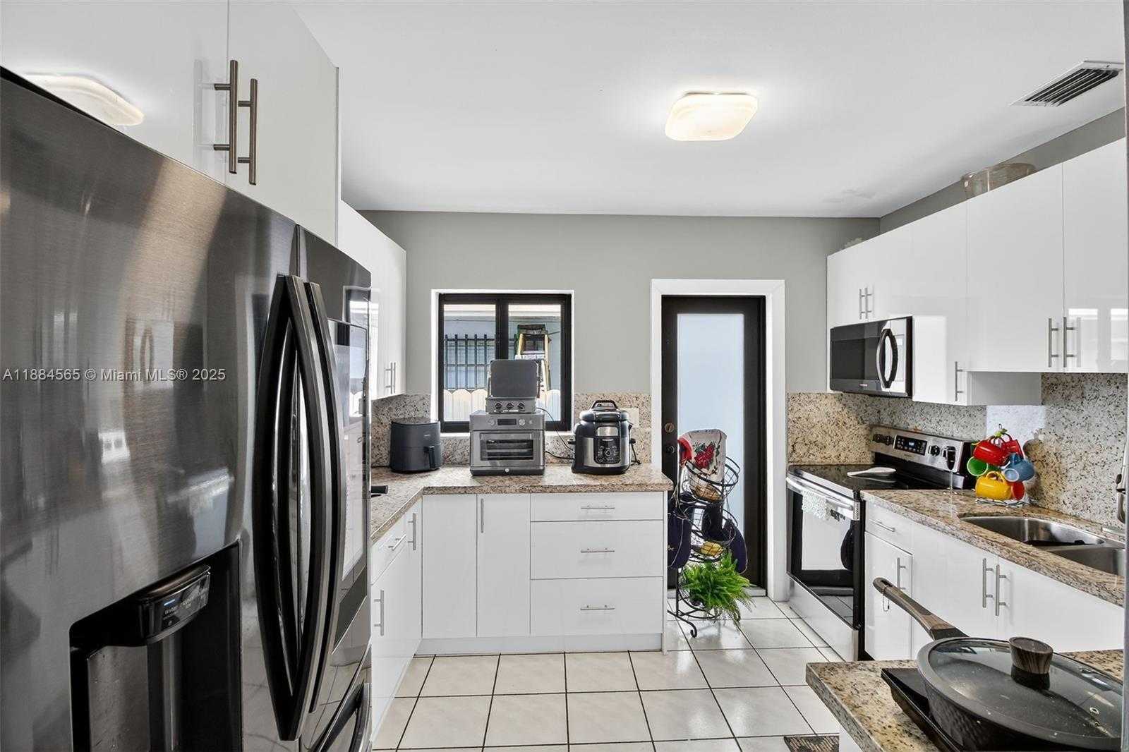 Small Image of 3297 SOUTH WEST 26TH ST, Miami Number 12