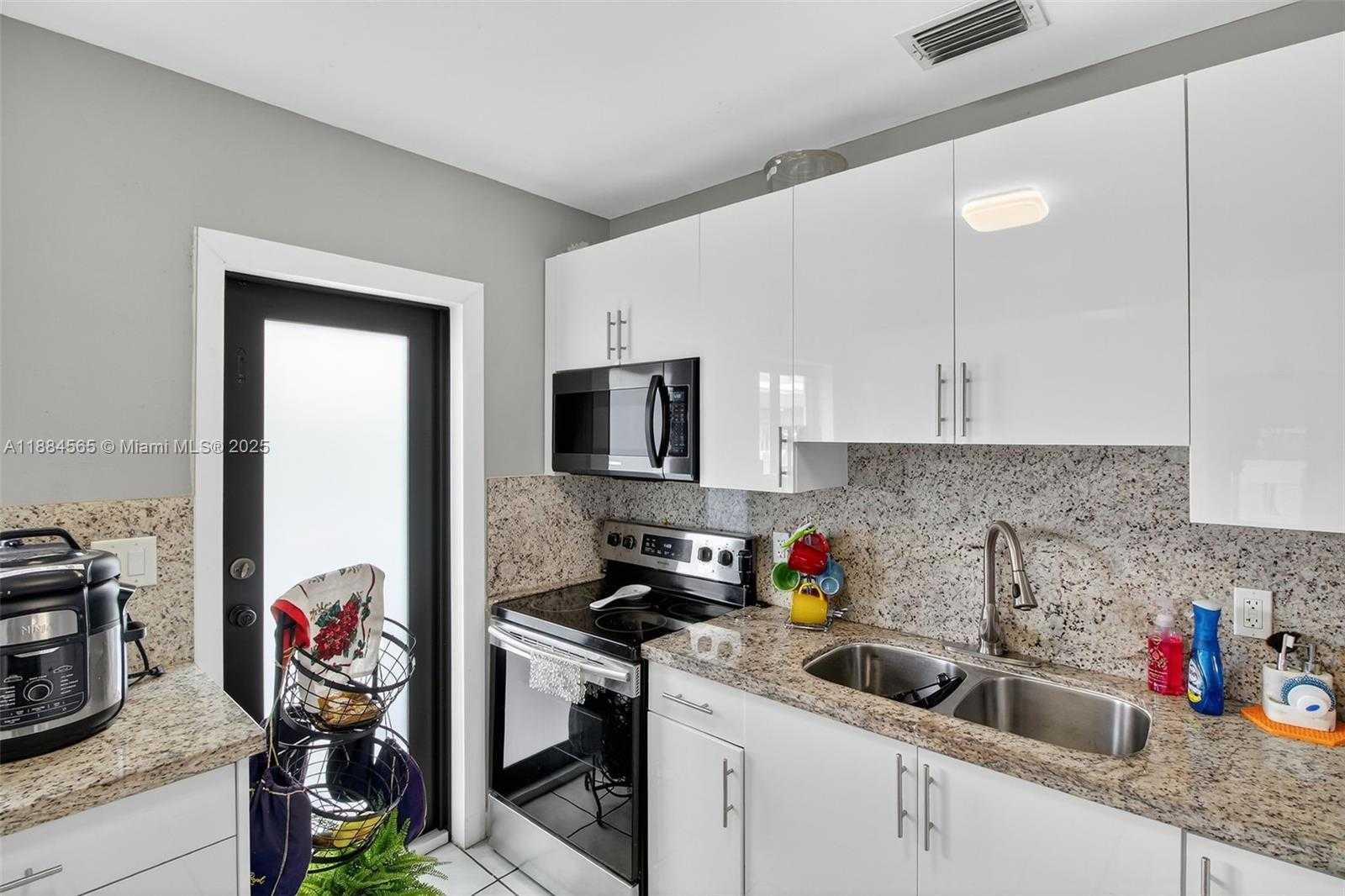 Small Image of 3297 SOUTH WEST 26TH ST, Miami Number 13