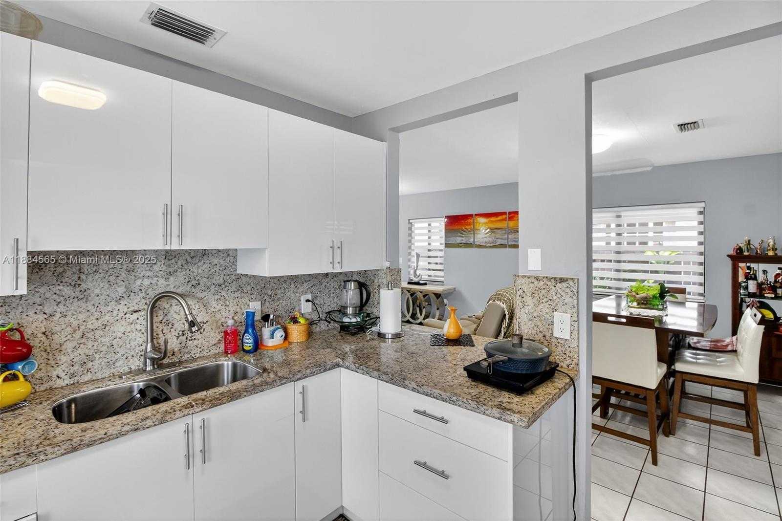 Small Image of 3297 SOUTH WEST 26TH ST, Miami Number 14
