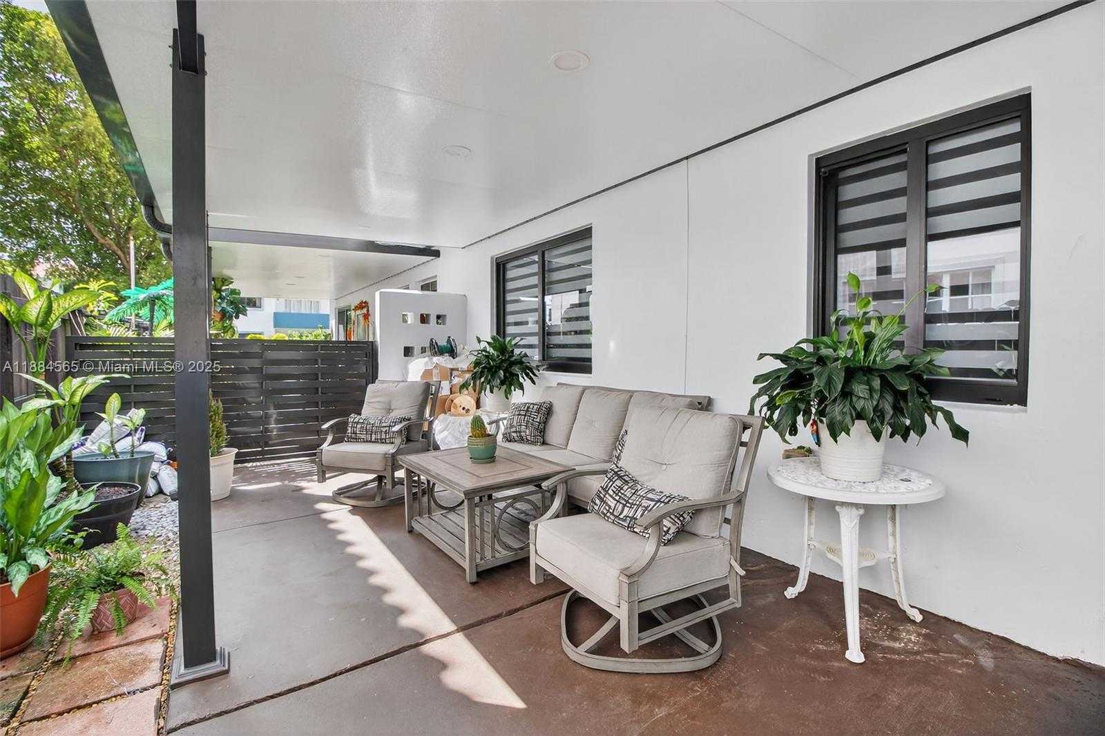 Small Image of 3297 SOUTH WEST 26TH ST, Miami Number 2