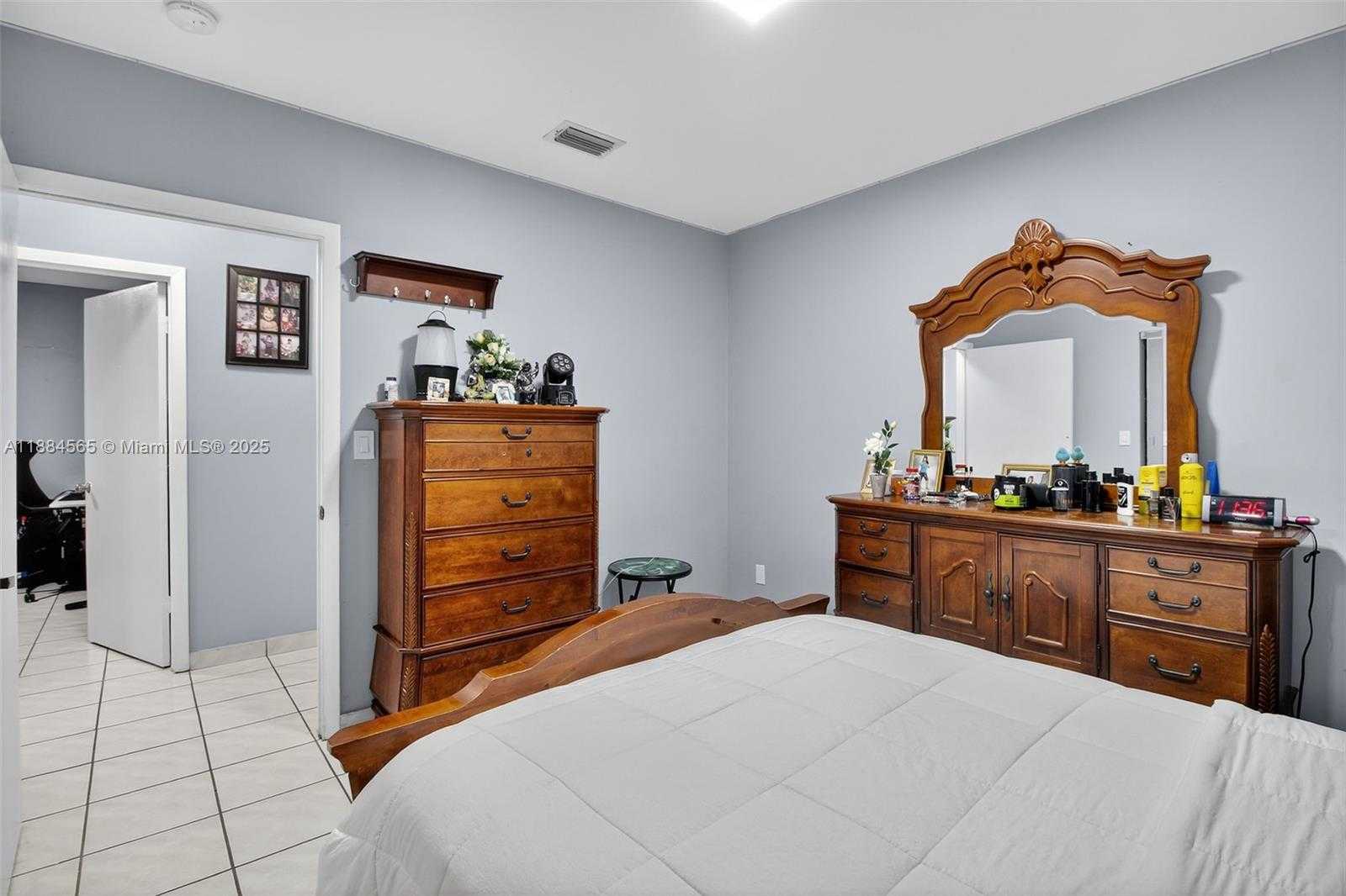 Small Image of 3297 SOUTH WEST 26TH ST, Miami Number 20