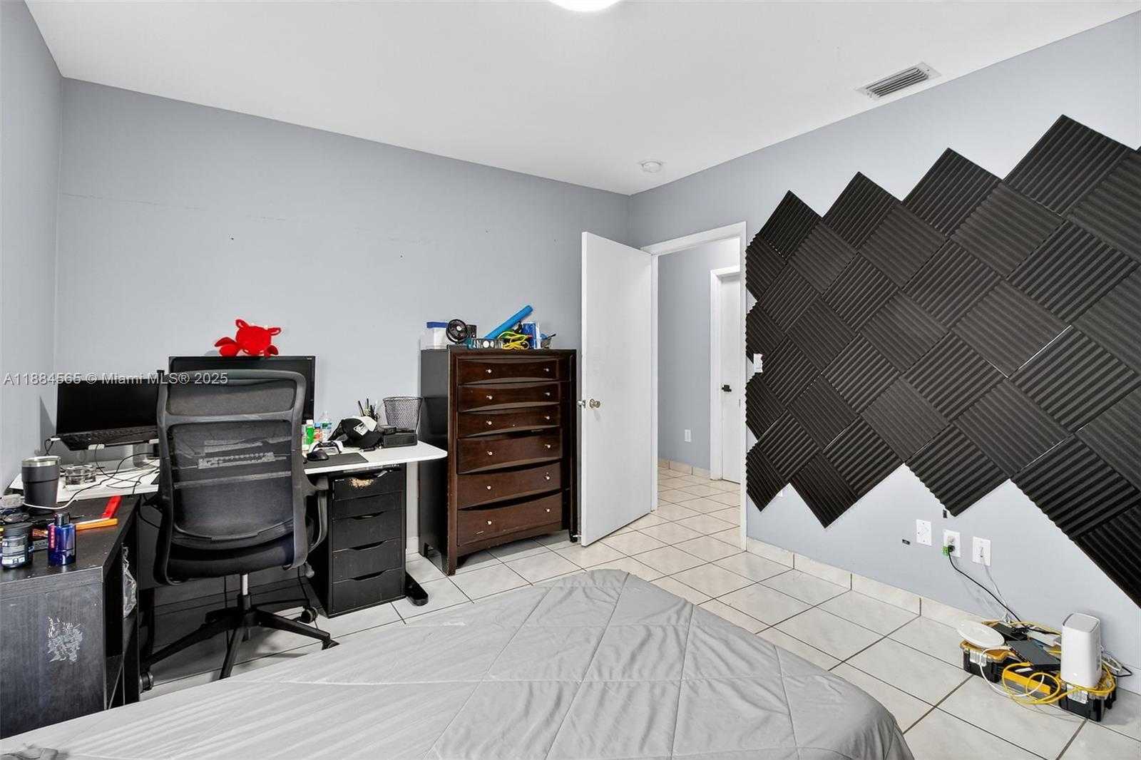 Small Image of 3297 SOUTH WEST 26TH ST, Miami Number 23