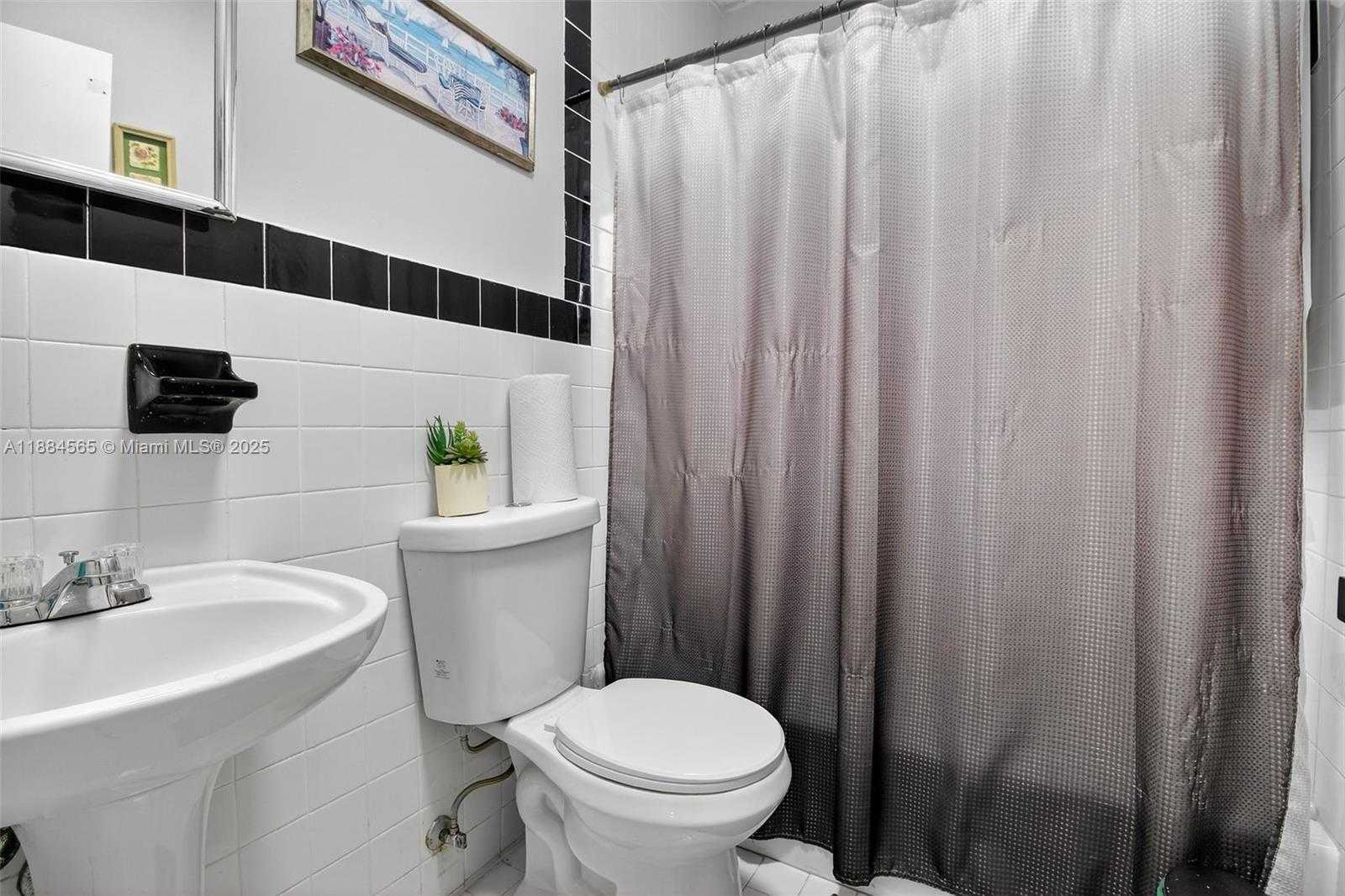 Small Image of 3297 SOUTH WEST 26TH ST, Miami Number 25