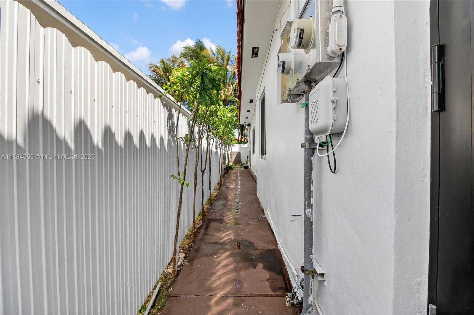 Small Image of 3297 SOUTH WEST 26TH ST, Miami Number 30