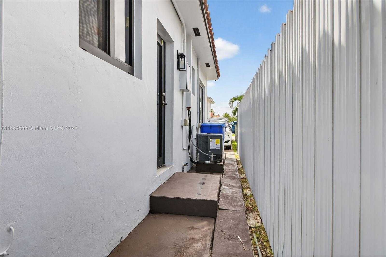 Small Image of 3297 SOUTH WEST 26TH ST, Miami Number 31