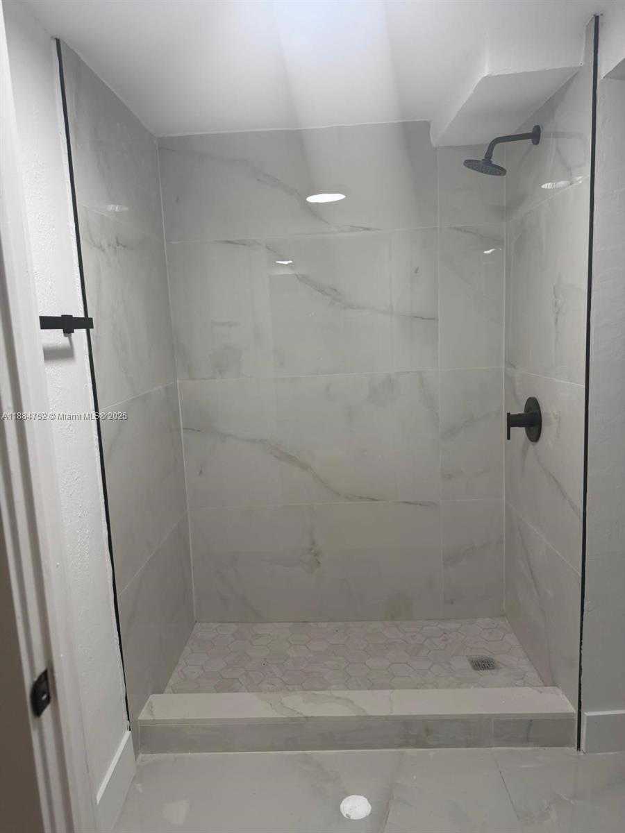Small Image of 1613 NORTH WEST 45TH ST, Miami Number 10