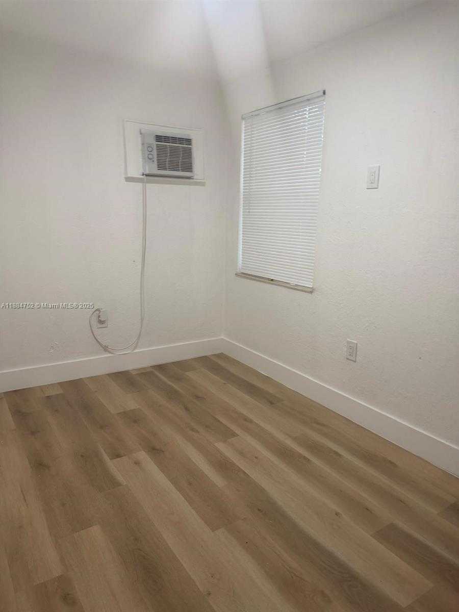 Small Image of 1613 NORTH WEST 45TH ST, Miami Number 11