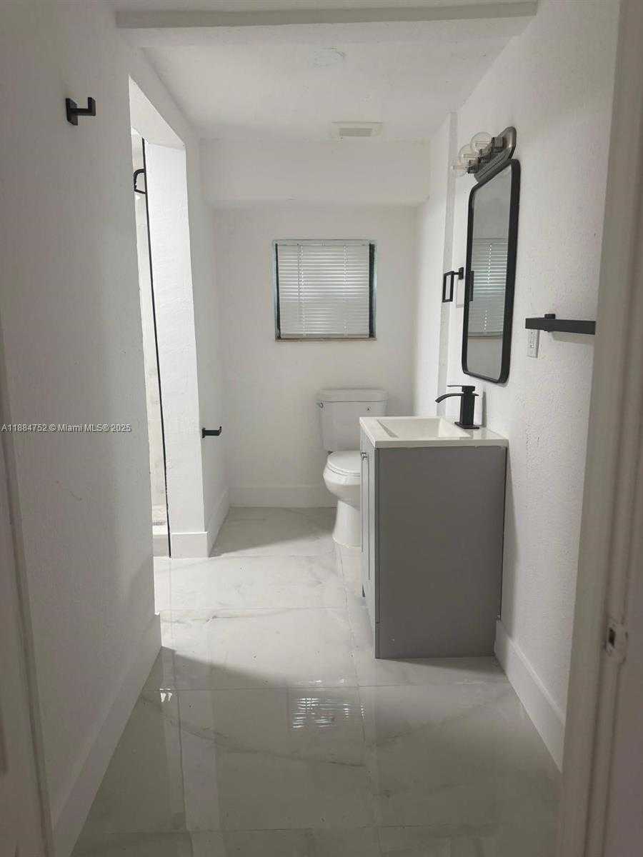 Small Image of 1613 NORTH WEST 45TH ST, Miami Number 12