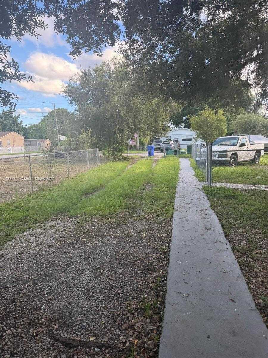 Small Image of 1613 NORTH WEST 45TH ST, Miami Number 20