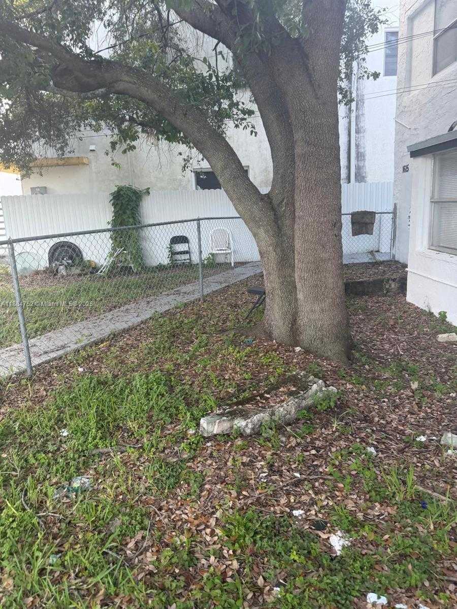 Small Image of 1613 NORTH WEST 45TH ST, Miami Number 24