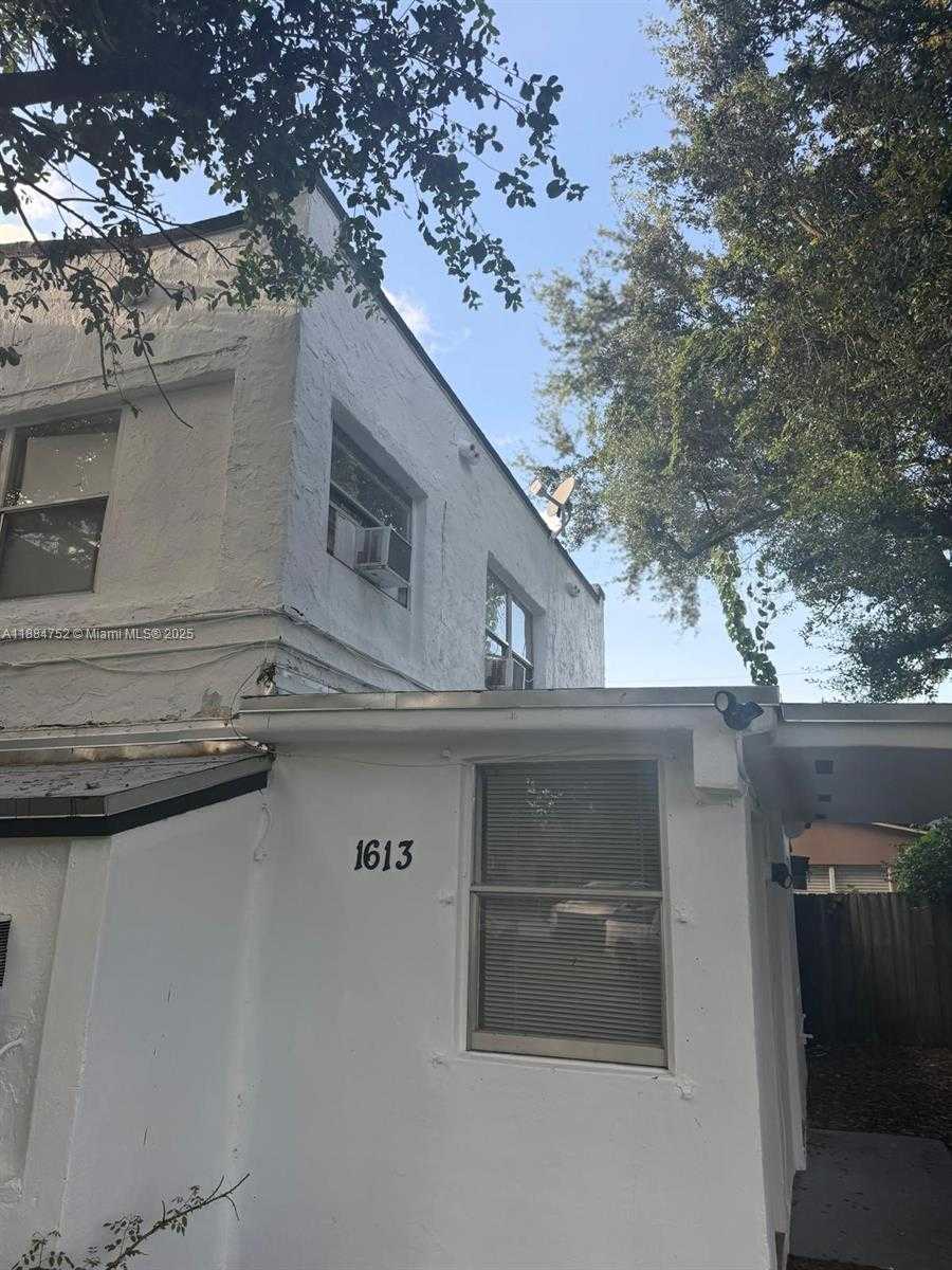 Small Image of 1613 NORTH WEST 45TH ST, Miami Number 25