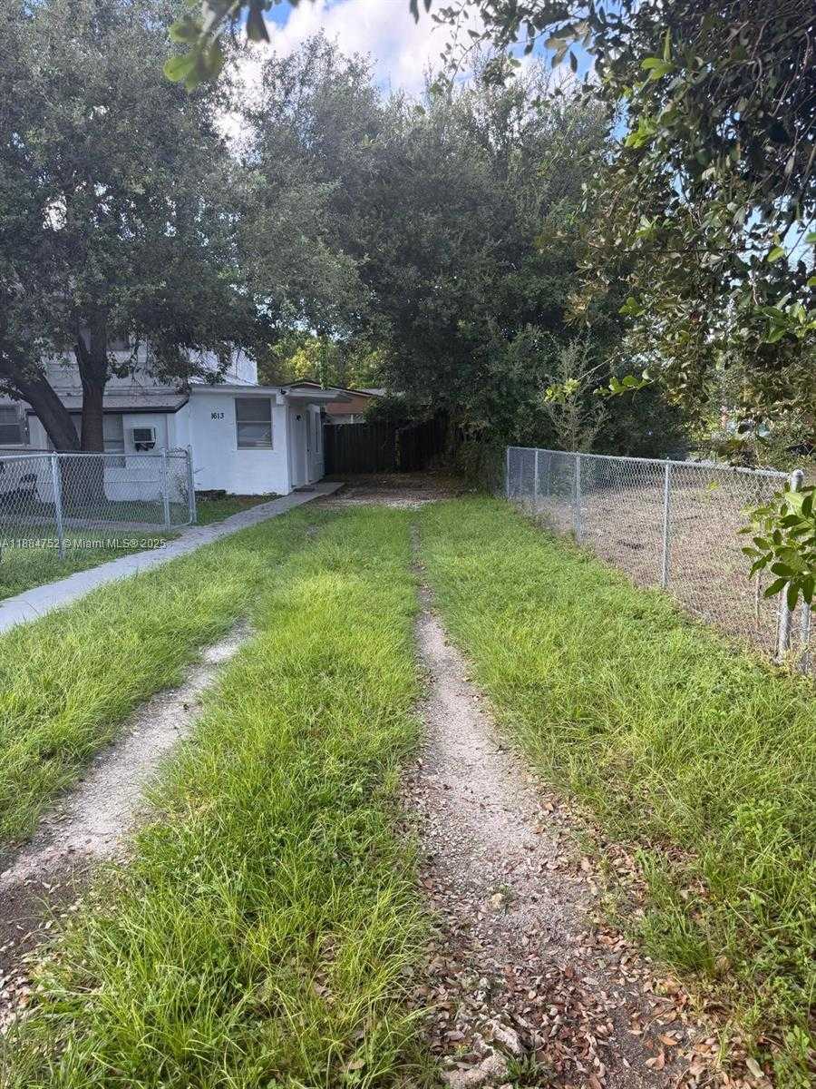 Small Image of 1613 NORTH WEST 45TH ST, Miami Number 27