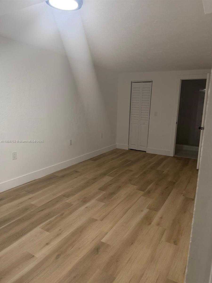 Small Image of 1613 NORTH WEST 45TH ST, Miami Number 4