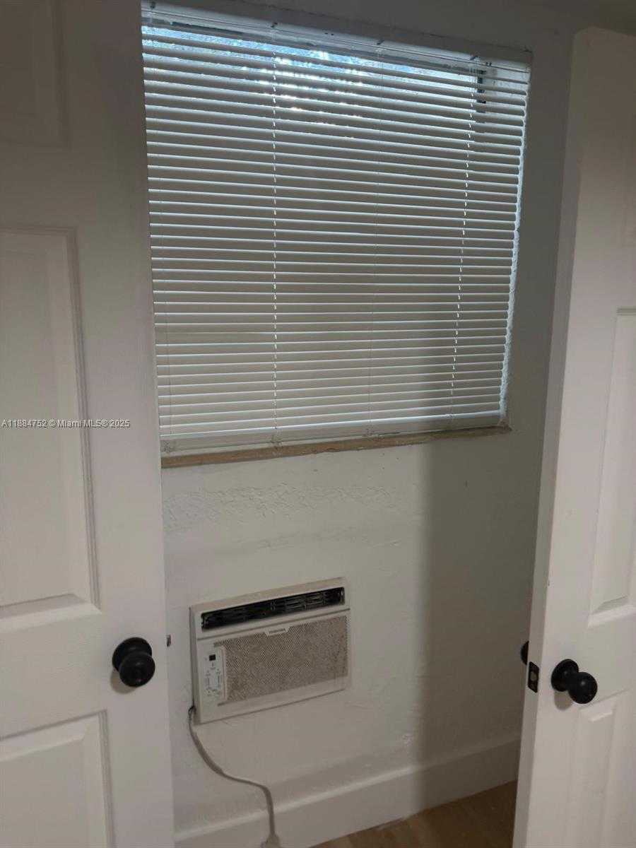 Small Image of 1613 NORTH WEST 45TH ST, Miami Number 5