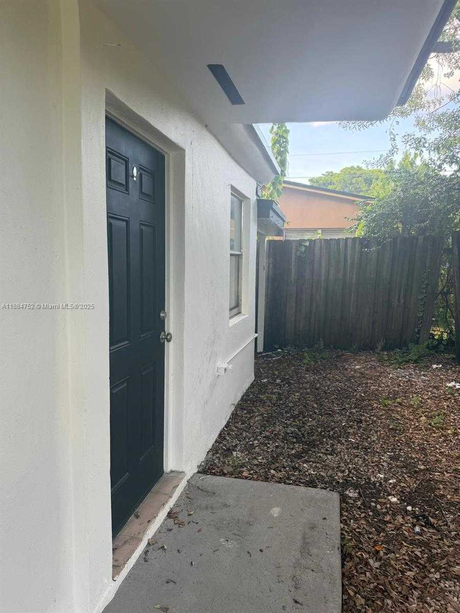 Small Image of 1613 NORTH WEST 45TH ST, Miami Number 6