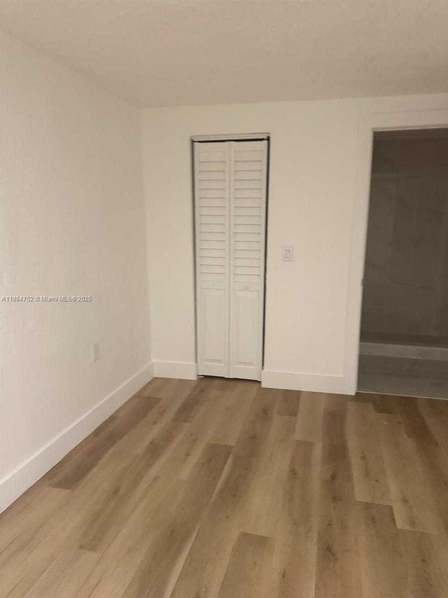 Small Image of 1613 NORTH WEST 45TH ST, Miami Number 9