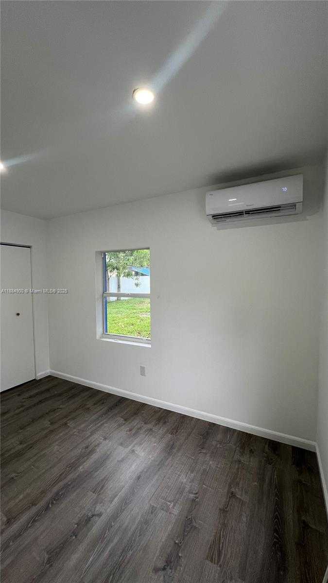 Small Image of 4139 NORTH WEST 23RD AVE, Miami Number 17