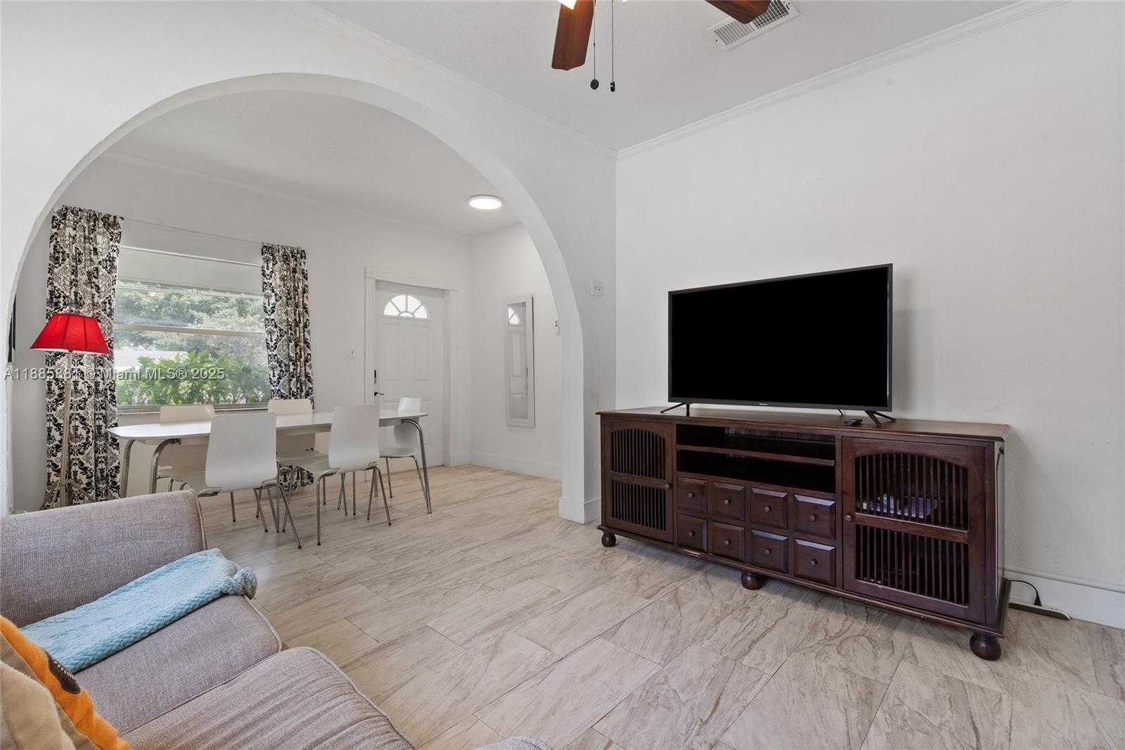 Small Image of 2946 SOUTH WEST 26TH ST, Miami Number 13