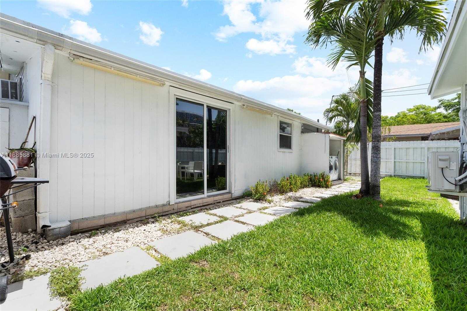 Small Image of 2946 SOUTH WEST 26TH ST, Miami Number 29