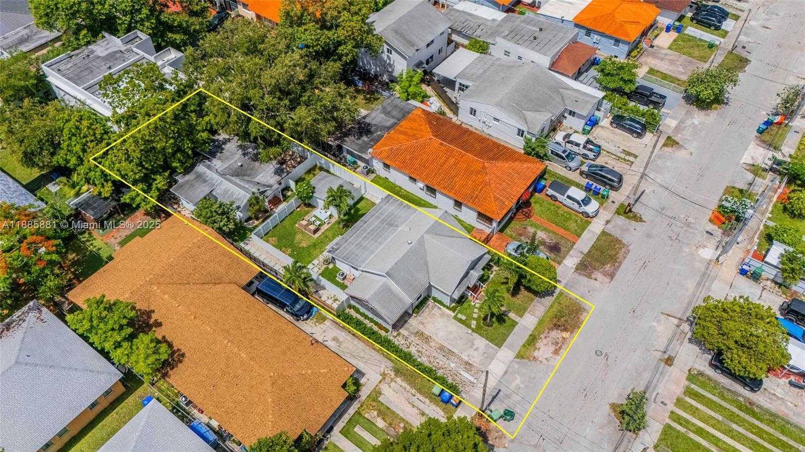 Small Image of 2946 SOUTH WEST 26TH ST, Miami Number 3