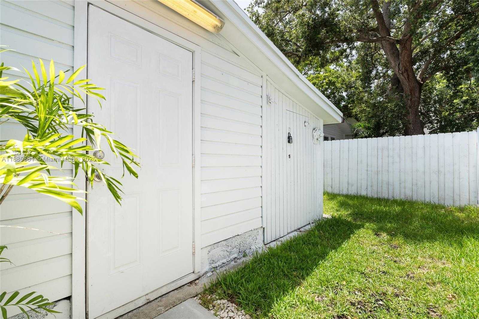 Small Image of 2946 SOUTH WEST 26TH ST, Miami Number 30