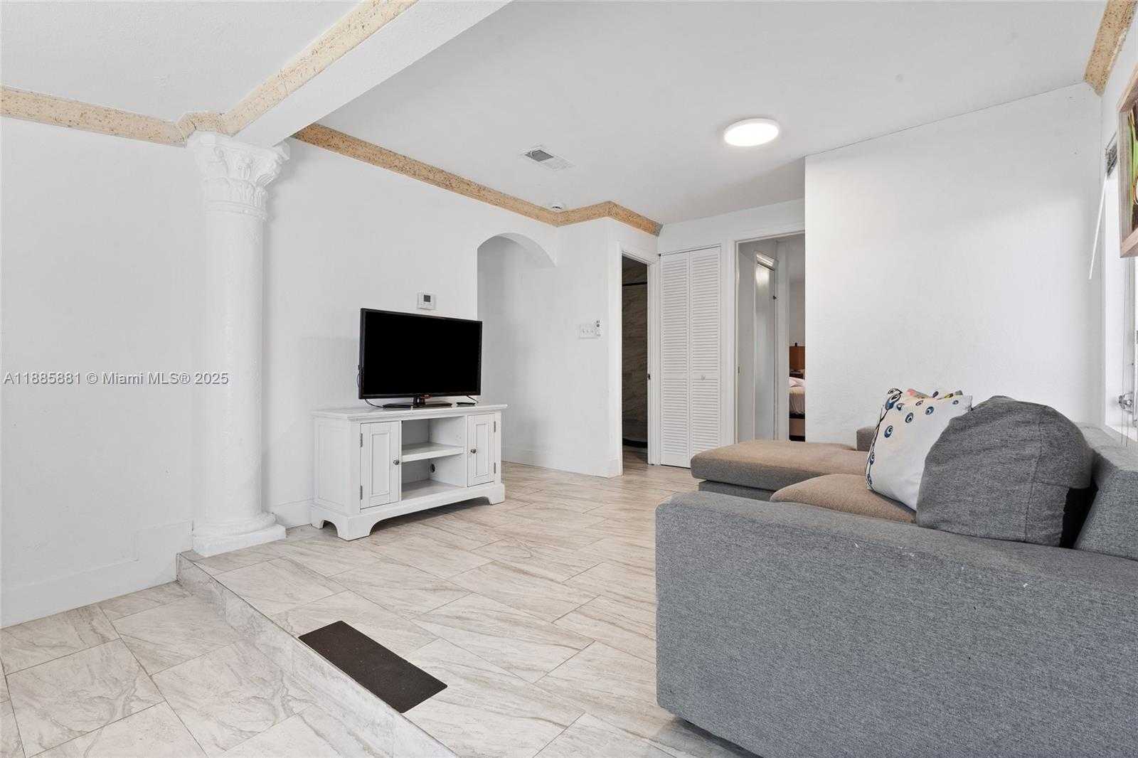 Small Image of 2946 SOUTH WEST 26TH ST, Miami Number 45
