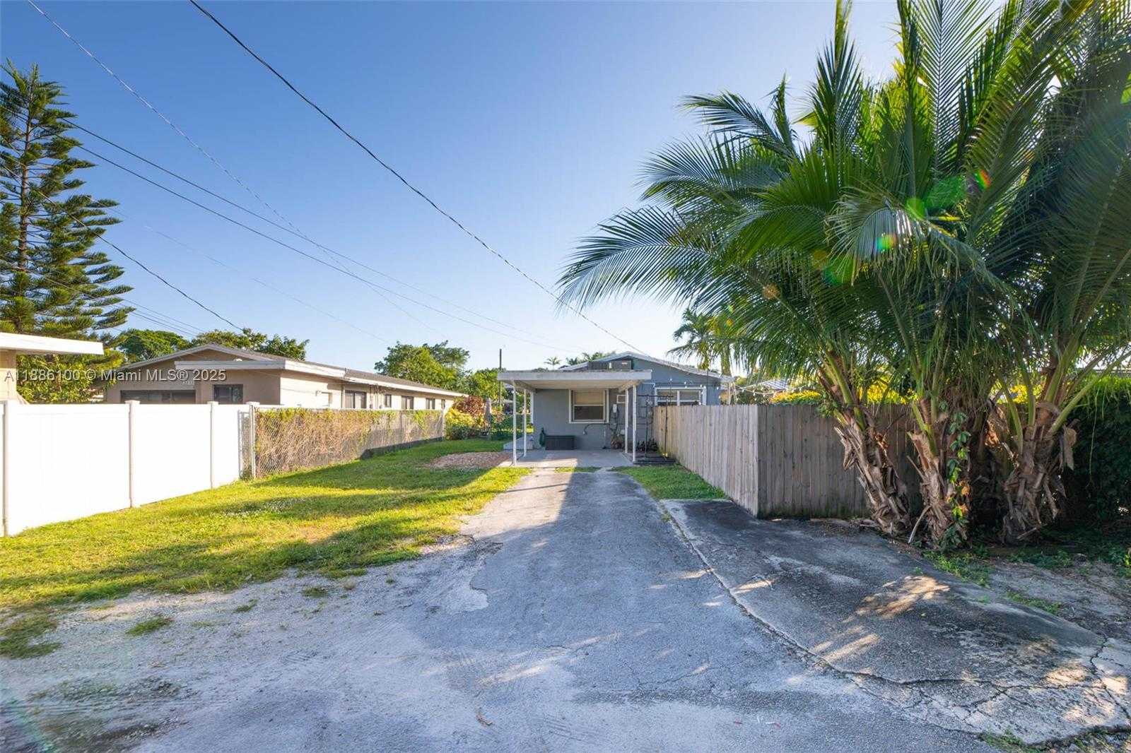 Small Image of 2235 COOLIDGE ST #2, Hollywood Number 10