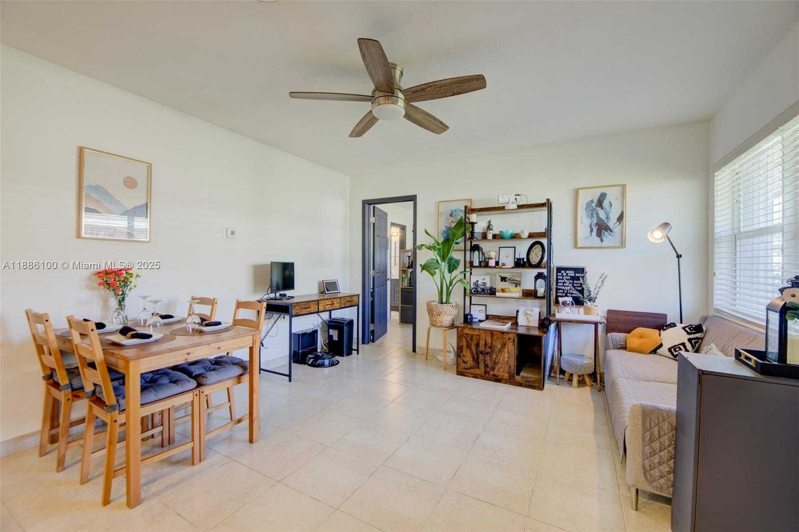 Small Image of 2235 COOLIDGE ST #2, Hollywood Number 11