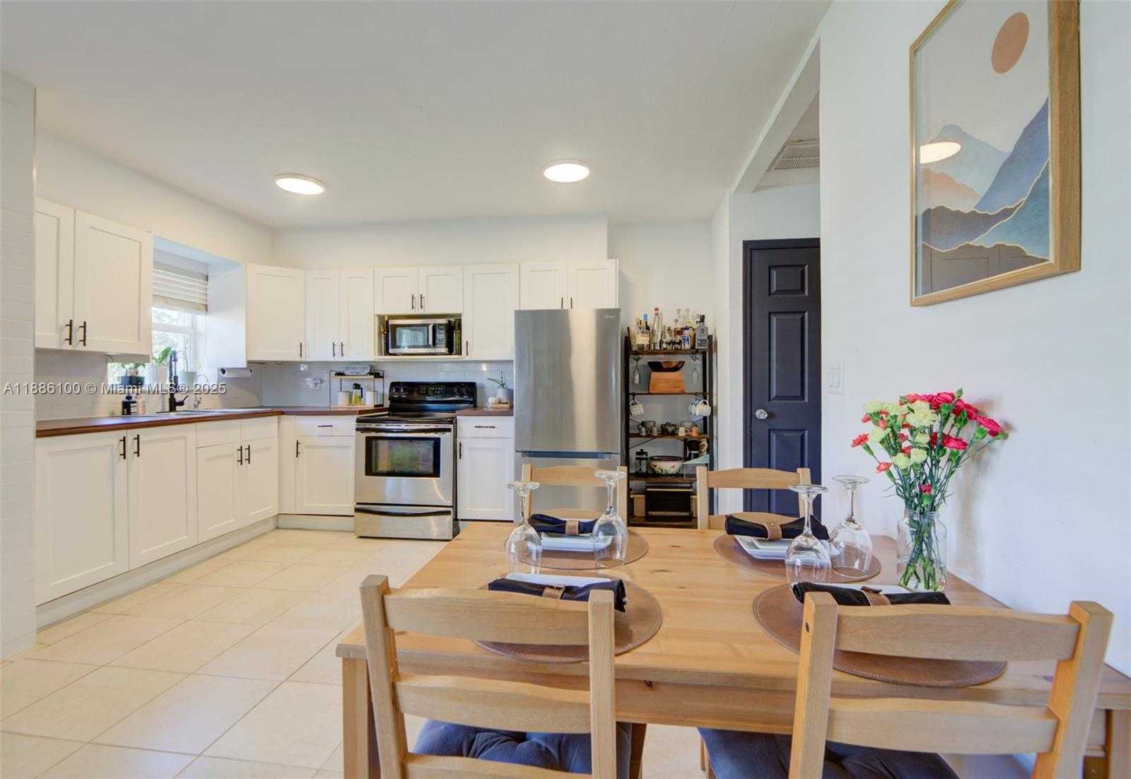 Small Image of 2235 COOLIDGE ST #2, Hollywood Number 12