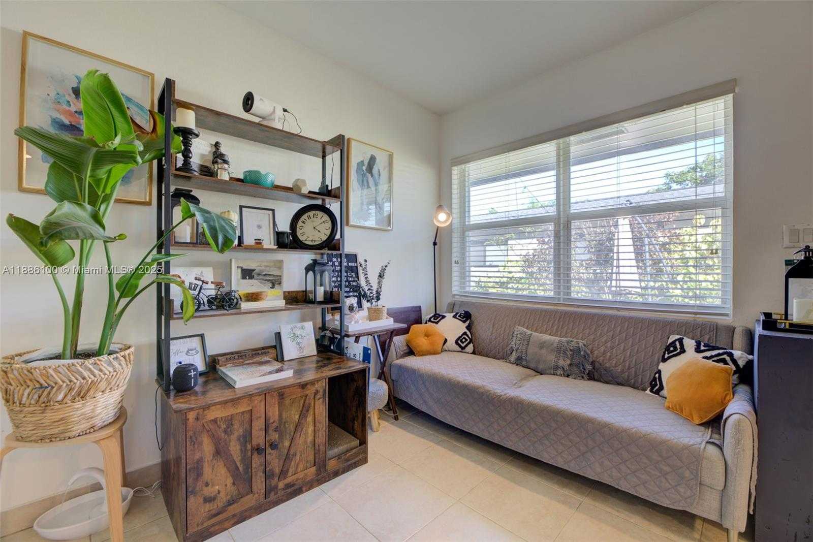 Small Image of 2235 COOLIDGE ST #2, Hollywood Number 18